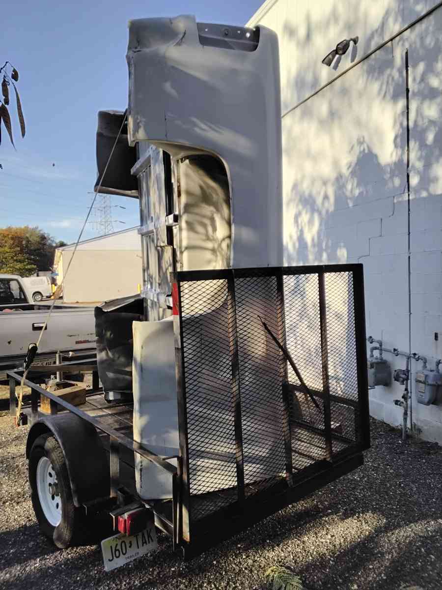 2009 Chevy or GMC Pickup Truck 8ft Bed OEM Factory No Rust - Williamstown, New Jersey - FleaMarketBay