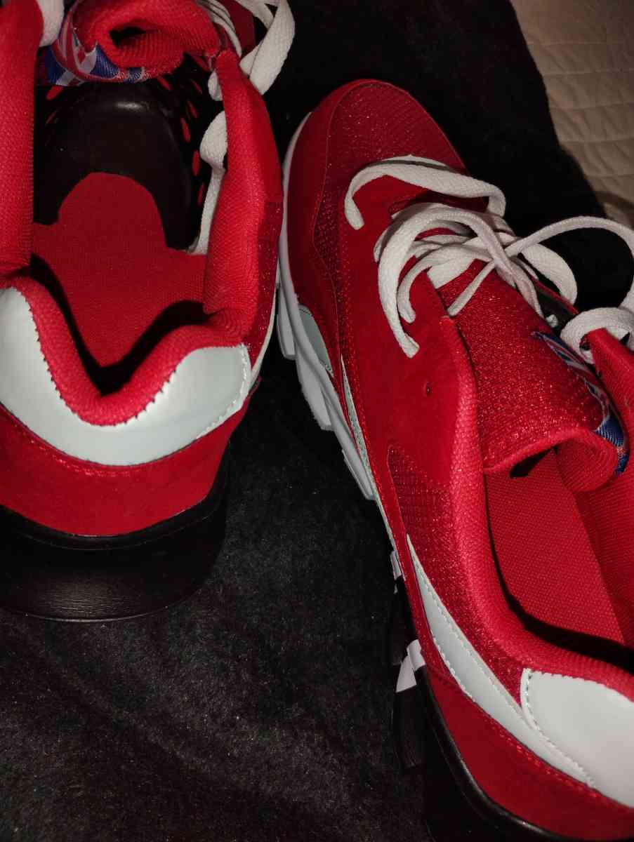 brand new tennis shoes - Saint Joseph, Missouri - FleaMarketBay