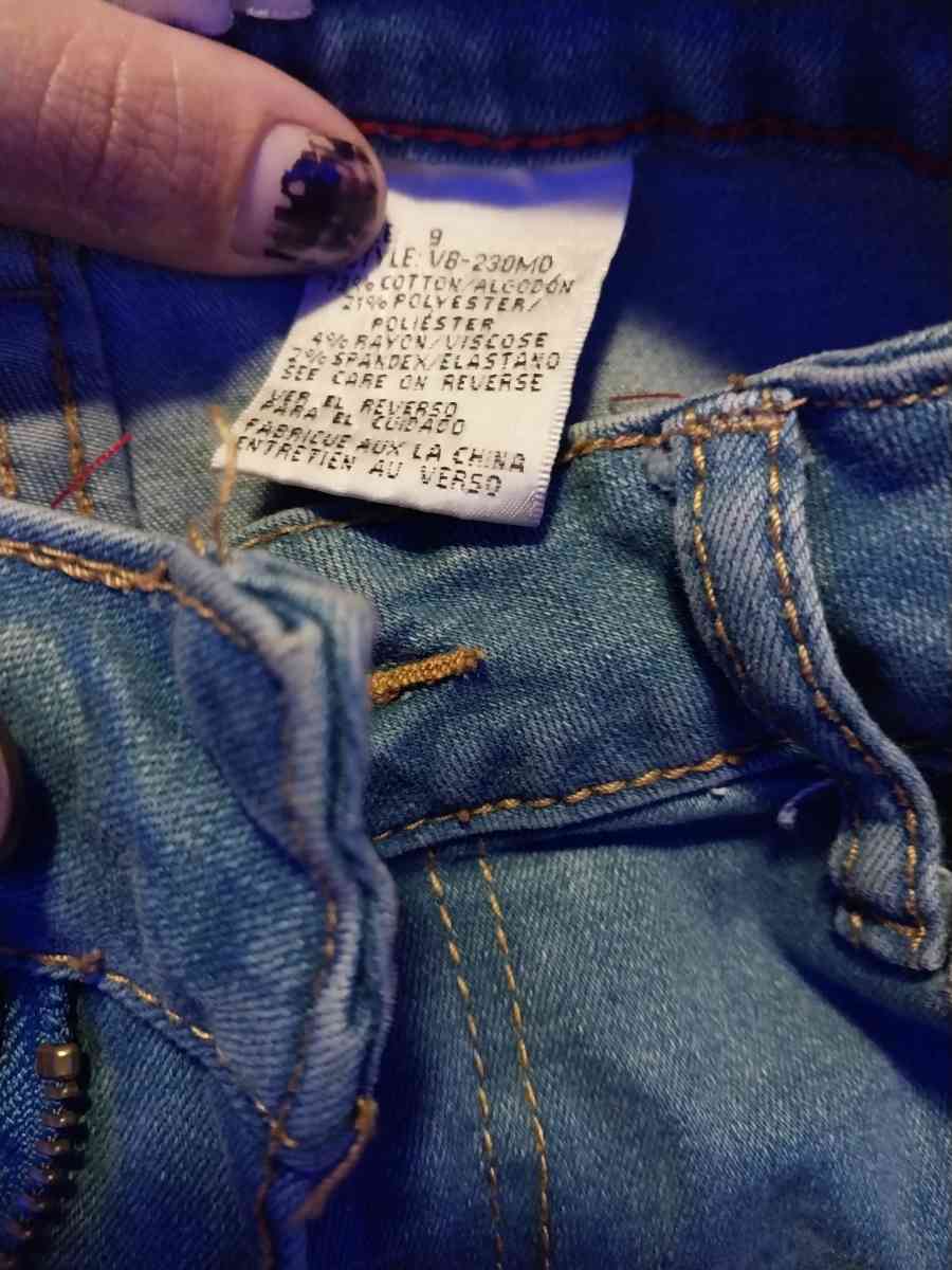 clothes size large to large - Bennettsville, South Carolina - FleaMarketBay