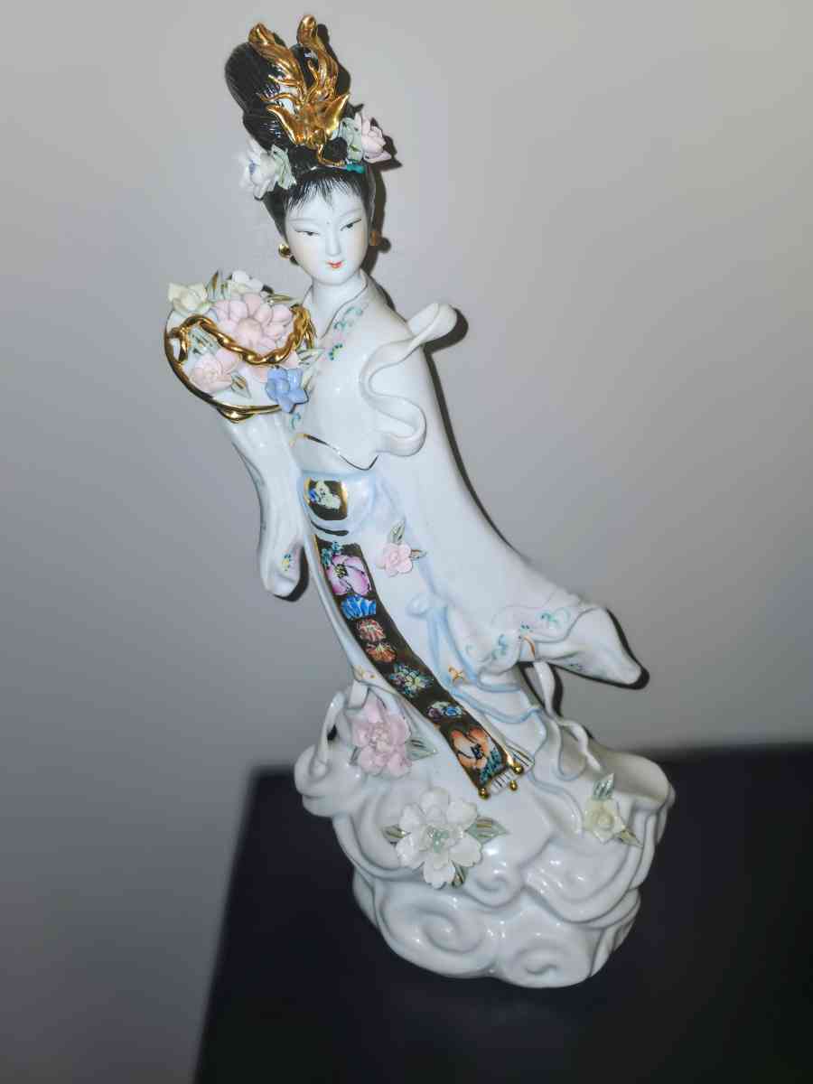 Geisha Woman - Easton, Massachusetts - FleaMarketBay