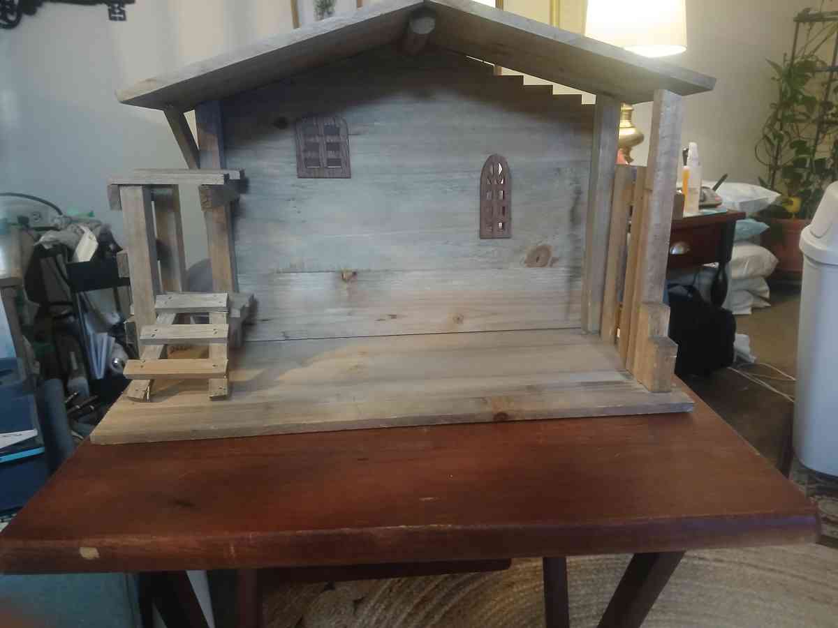 Christmas stable - Glen Ellyn, Illinois - FleaMarketBay