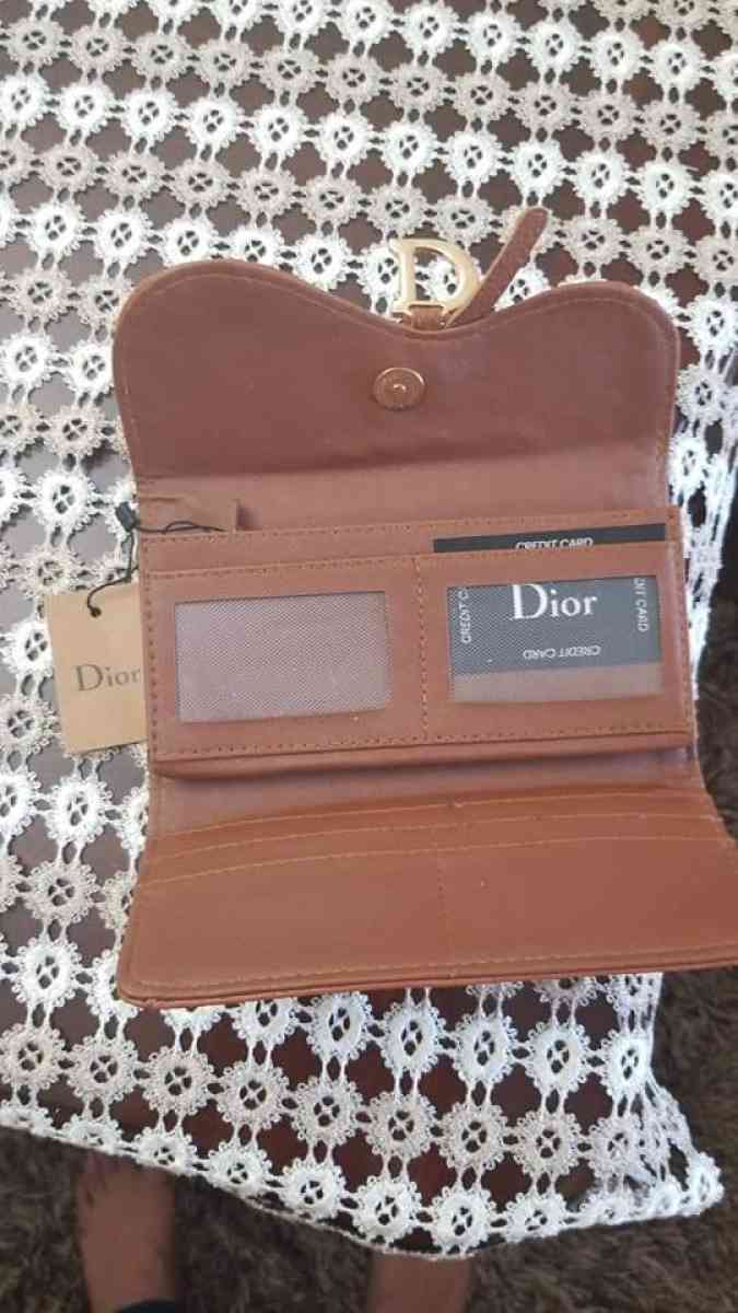 non brand women wallet  Christian dior mirror - Mount Juliet, Tennessee - FleaMarketBay