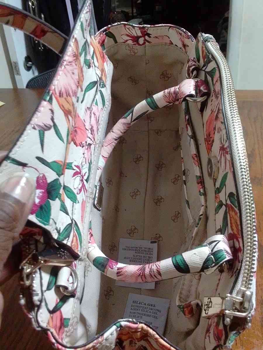 Guess handbag - Fort Lauderdale, Florida - FleaMarketBay