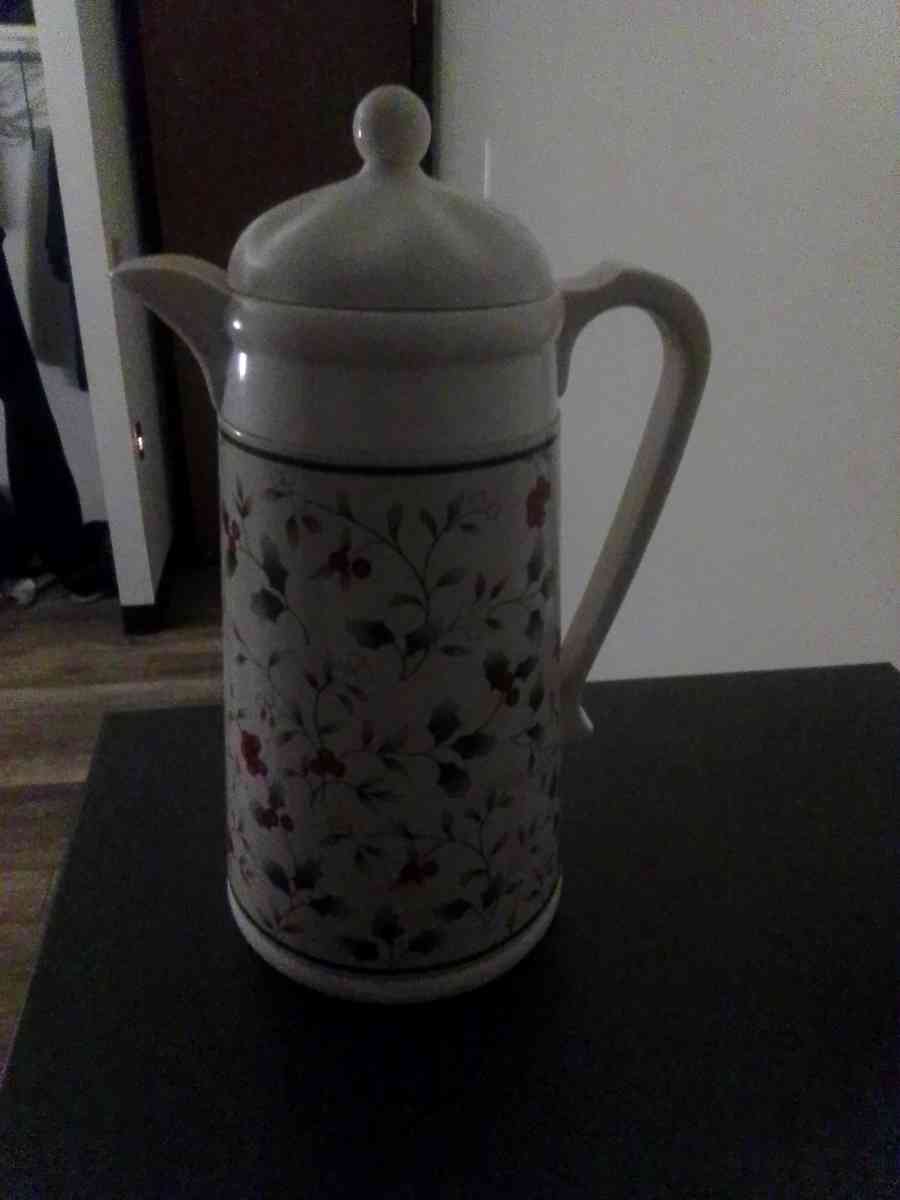 mistletoe Christmas Thermos without bow - Mingo Junction, Ohio - FleaMarketBay