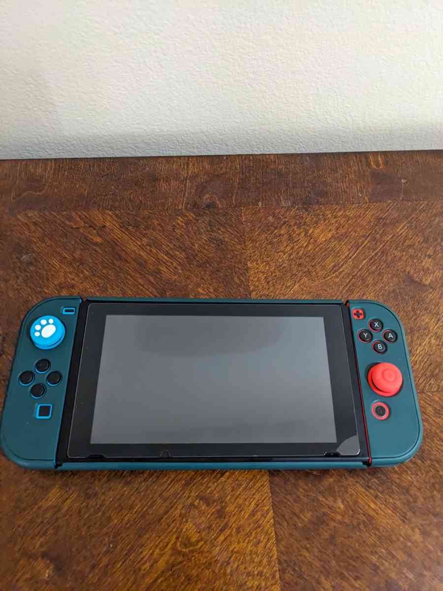 Barely Used Nintendo Switch w accessories Includes Fortnite - Irvine, California - FleaMarketBay