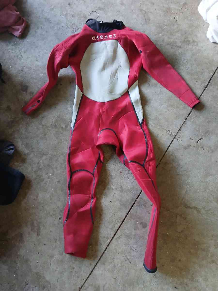 Body Glove 1 piece wetsuit - Methuen, Massachusetts