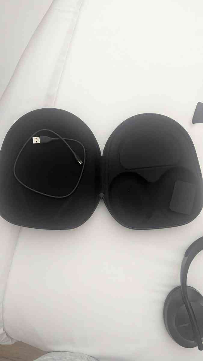 Bose quietcomfort 700 - San Francisco, California - FleaMarketBay