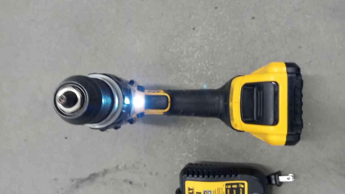 the tools DeWalt 20v - Belmont, California - FleaMarketBay