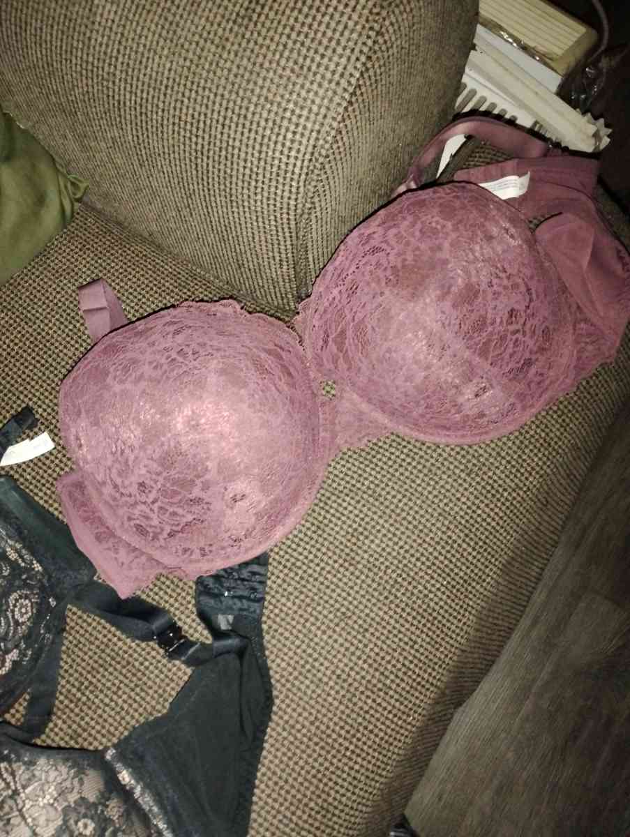 3 bras - Fort Wayne, Indiana - FleaMarketBay