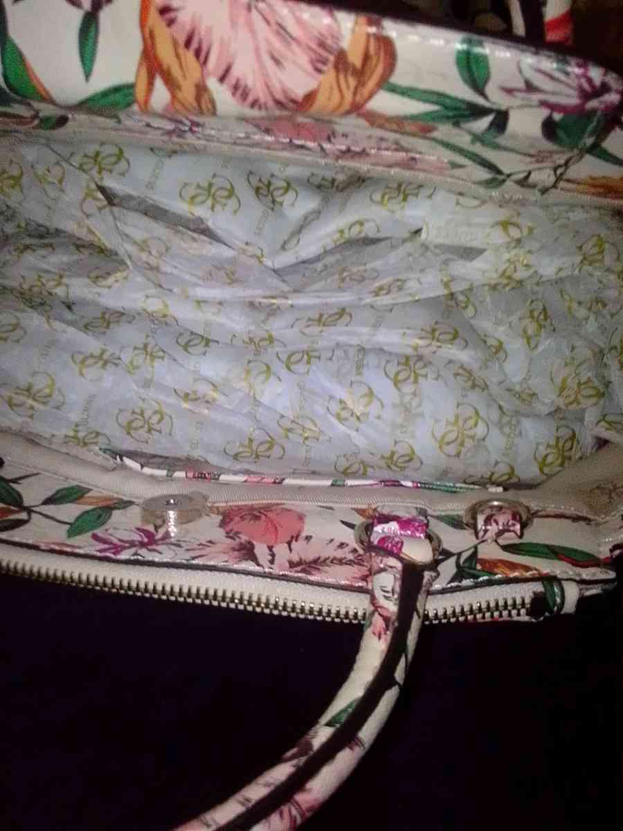 Guess handbag - Fort Lauderdale, Florida - FleaMarketBay