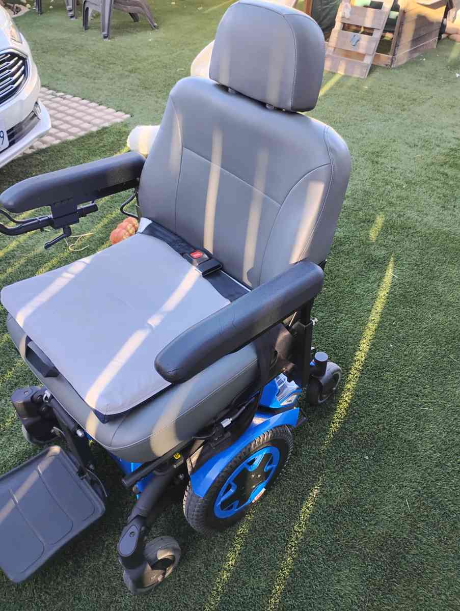 Invacare Power Wheelchair - San Diego, California - FleaMarketBay
