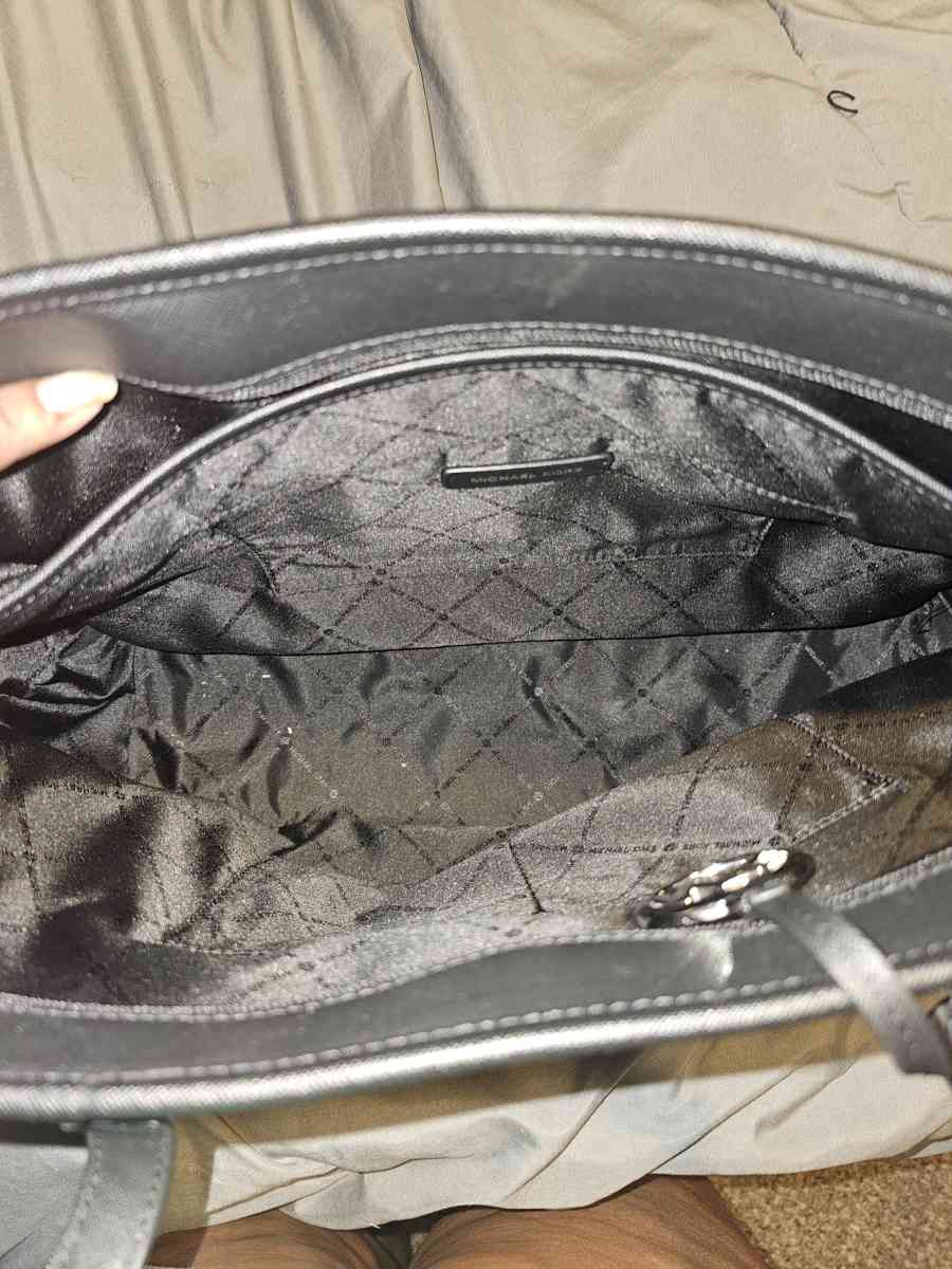 A michael kors purse