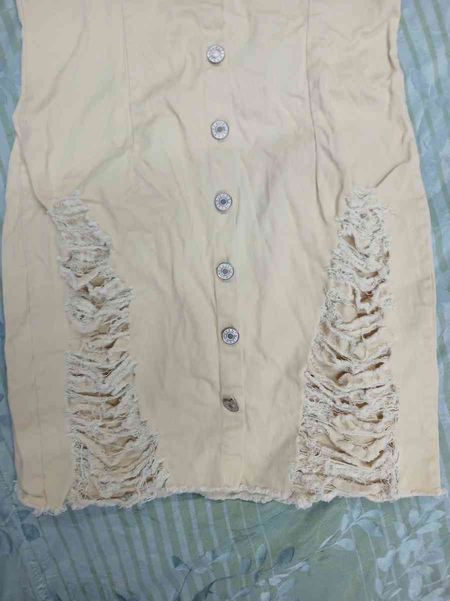 1 piece shirt shirt with factory rips - Methuen, Massachusetts