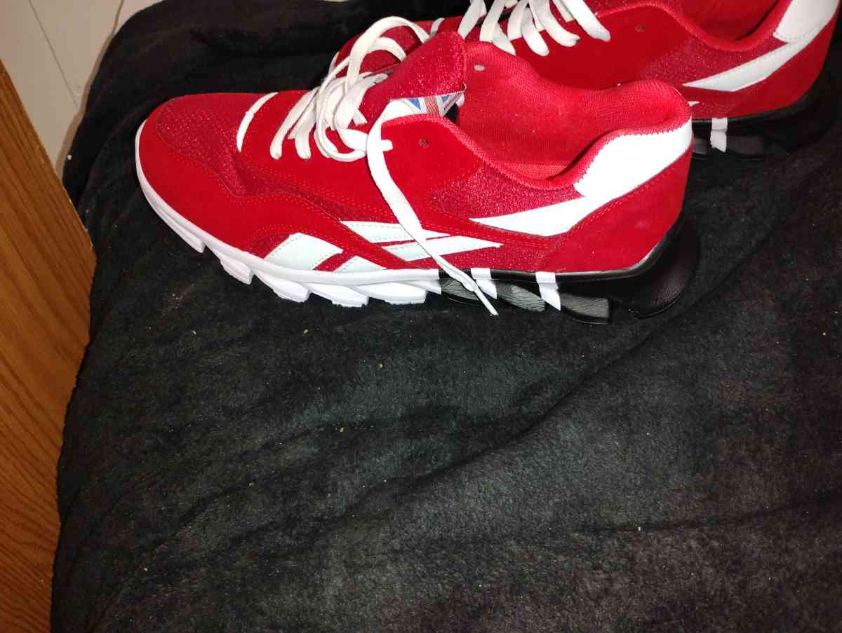 brand new tennis shoes - Saint Joseph, Missouri - FleaMarketBay