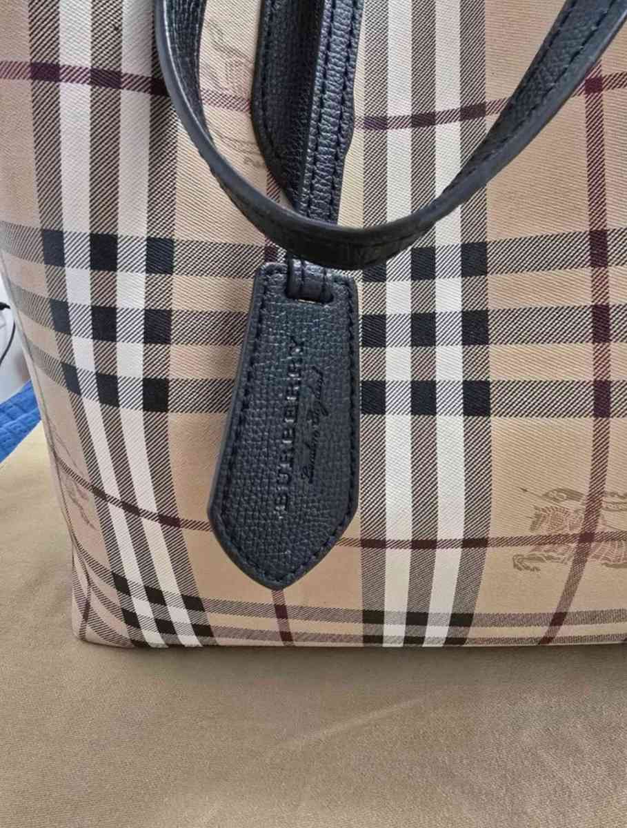 authentic burberry tote and wallet - Las Vegas, Nevada - FleaMarketBay