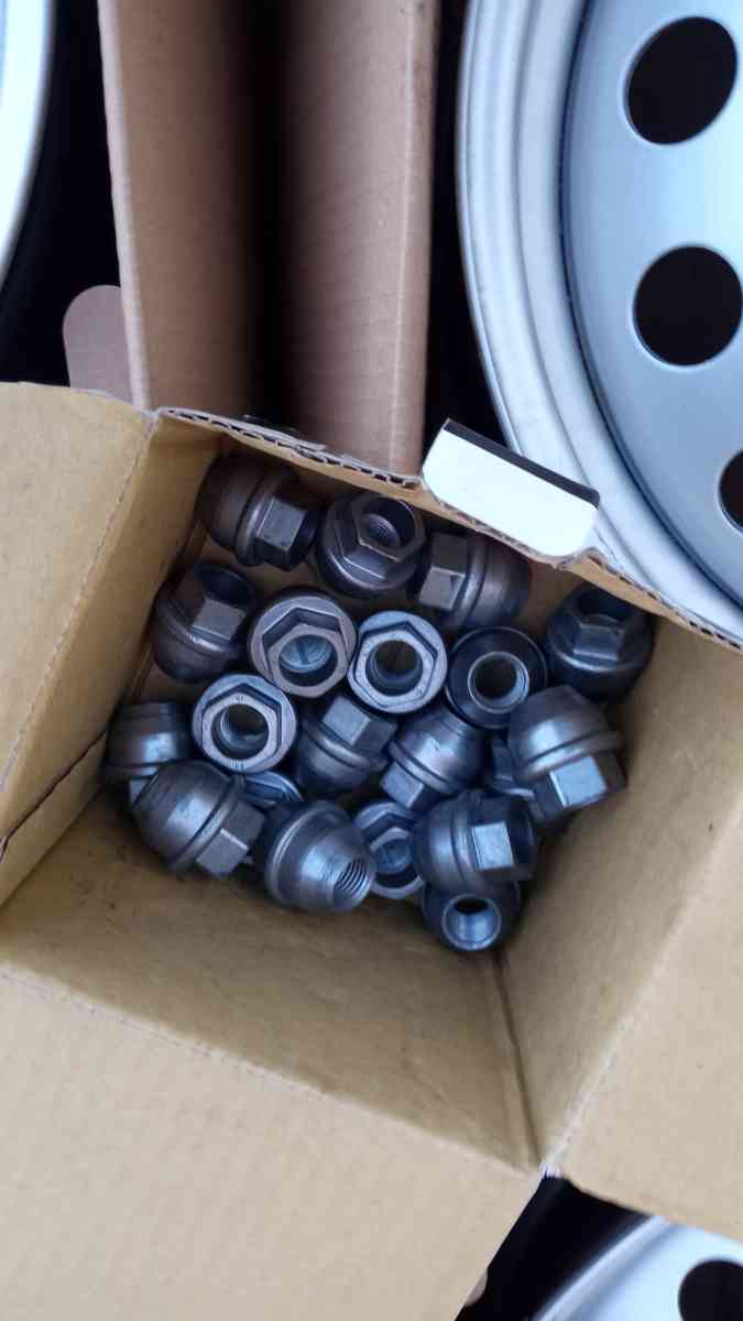 the set of 4 wheels original Ford - Belmont, California - FleaMarketBay