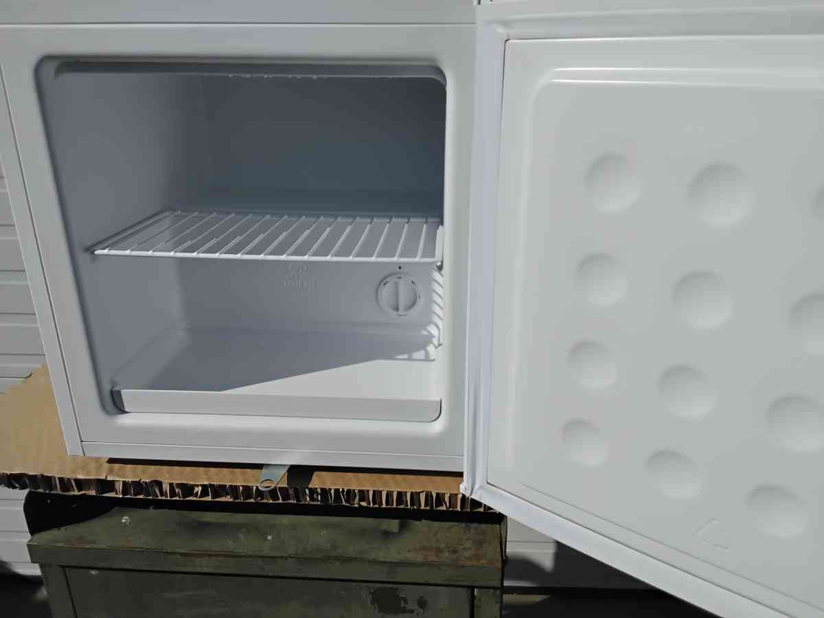 Small White SPT Upright Freezer Very Clean Display Model New - Williamstown, New Jersey - FleaMarketBay
