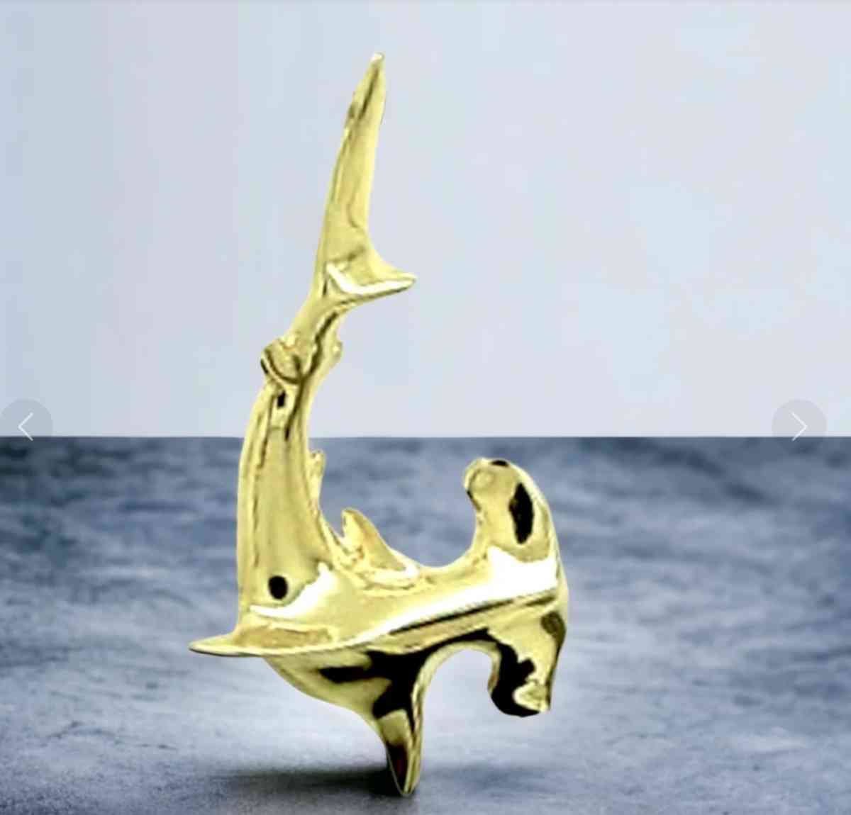 14 KT GOLD HAMAR HEAD SHARK PENDANT
