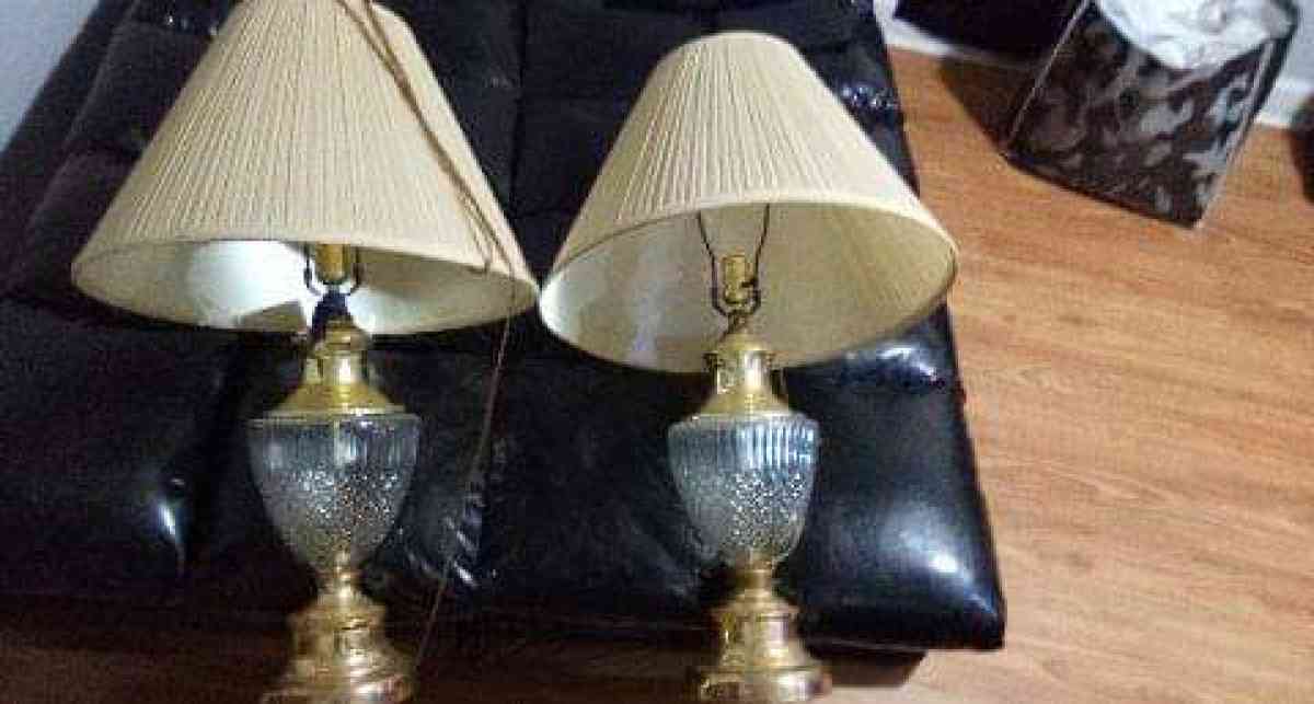 2 table lamps - Jacksonville, Florida - FleaMarketBay