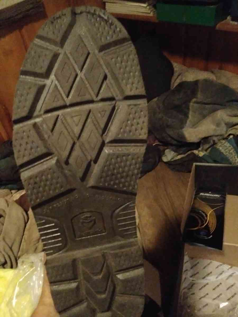 I cannot wear these boots anymore theyre size 13 wide - Saint Cloud, Minnesota - FleaMarketBay