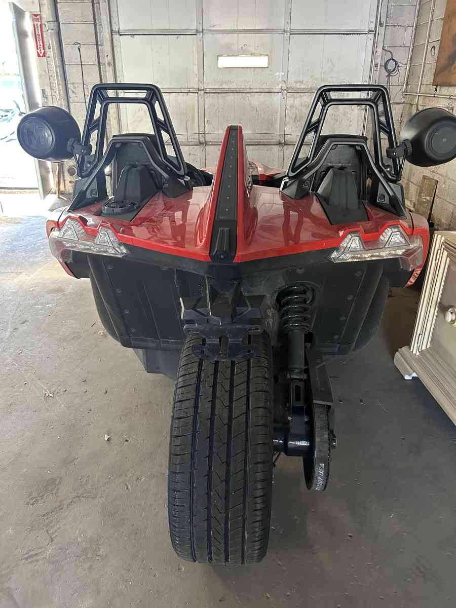 BEAUTIFUL 2020 POLARIS SLINGSHOT SL - Kansas City, Missouri - FleaMarketBay