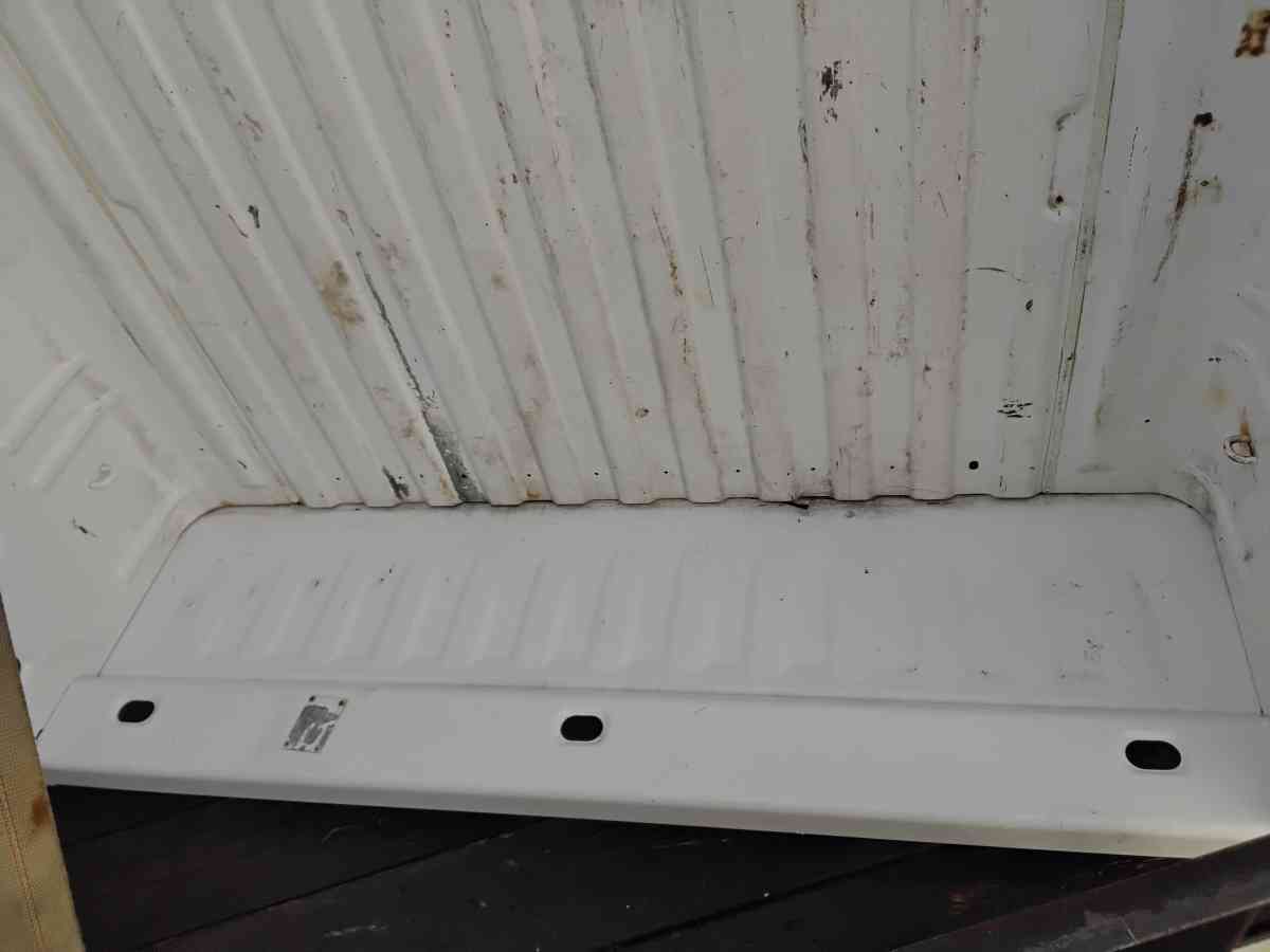 2009 Chevy or GMC Pickup Truck 8ft Bed OEM Factory No Rust - Williamstown, New Jersey - FleaMarketBay