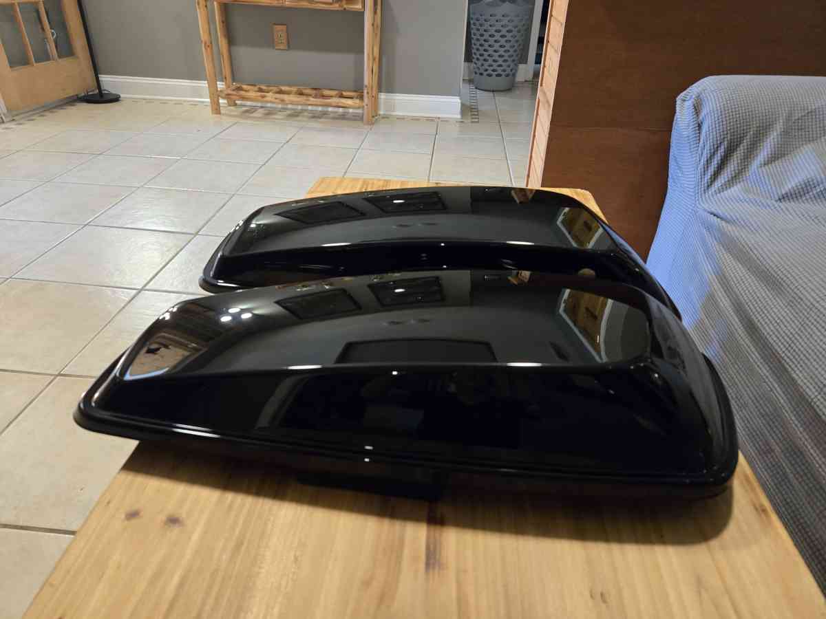 original 2017 HarleyDavidson street glide saddle bag lids - South Lebanon, Ohio - FleaMarketBay