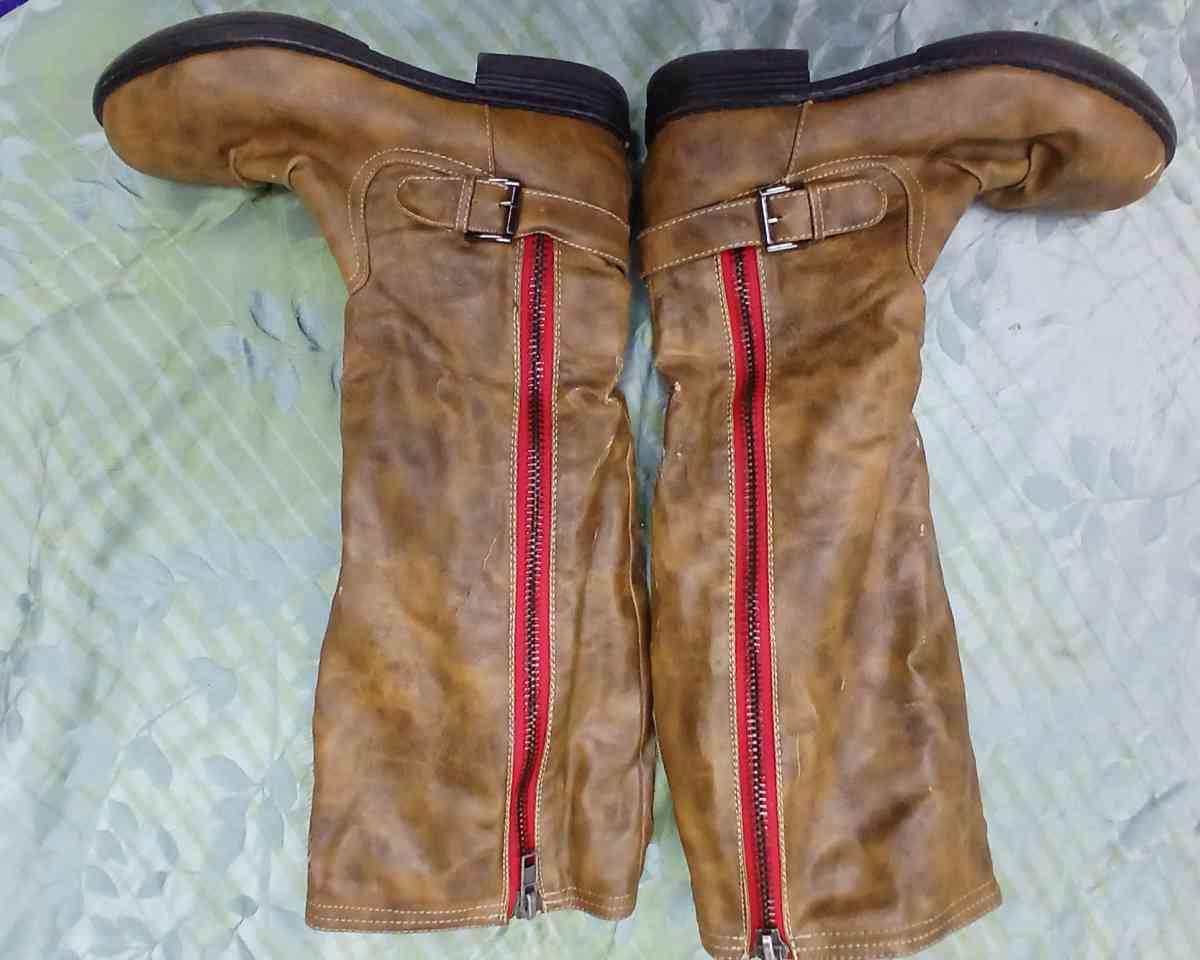 Zandora boots - Methuen, Massachusetts