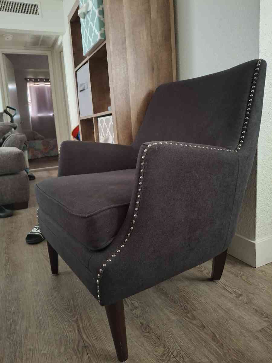 2 black chairs - Las Vegas, Nevada