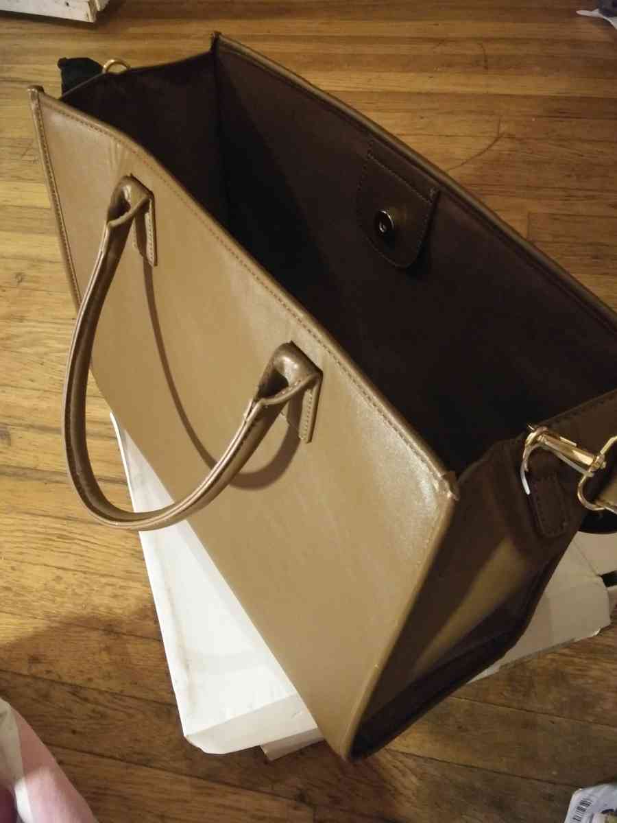 Grossi Womans Handbag - Philadelphia, Pennsylvania - FleaMarketBay