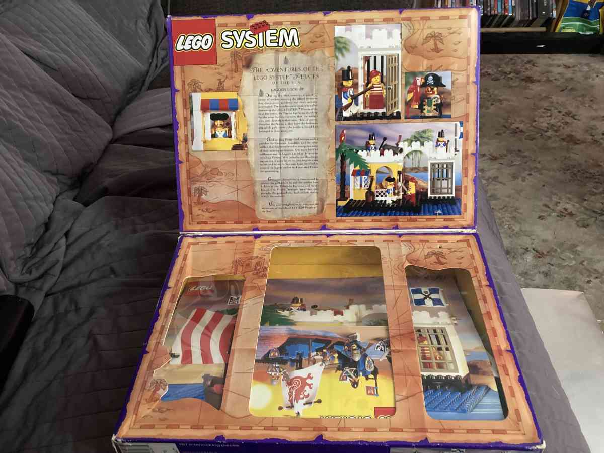 pirate Lego set - Saint Clairsville, Ohio - FleaMarketBay
