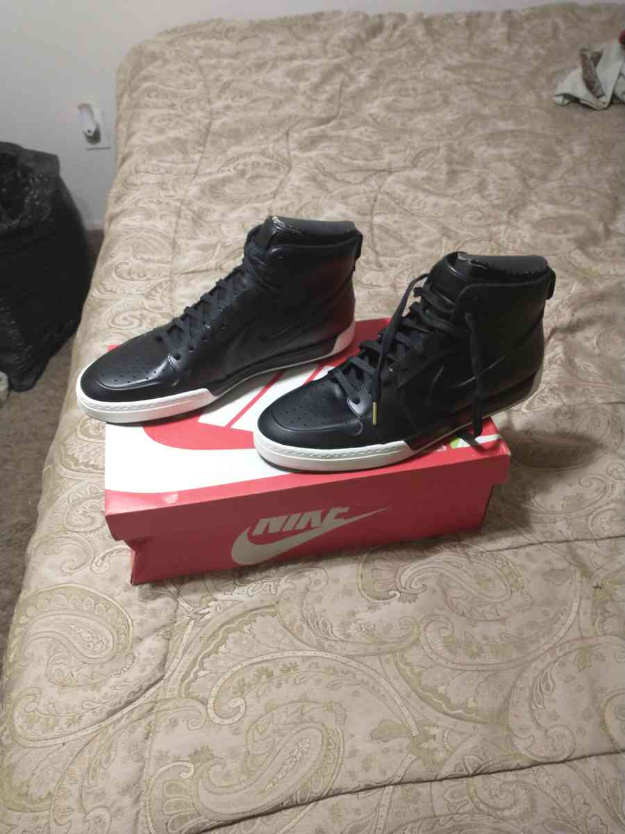 Nike Shoes - Bakersfield, California - FleaMarketBay