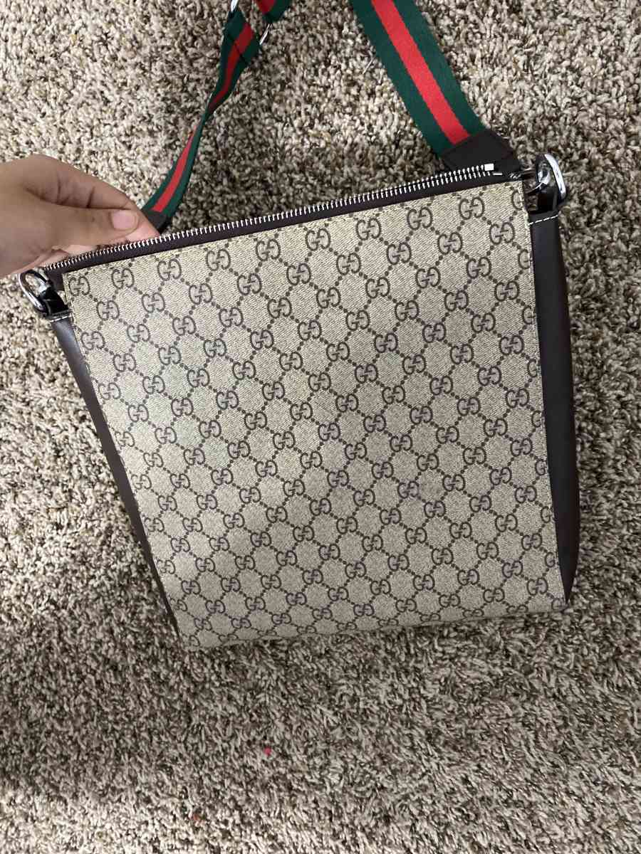 Gucci cross bodybag - Missouri City, Texas - FleaMarketBay