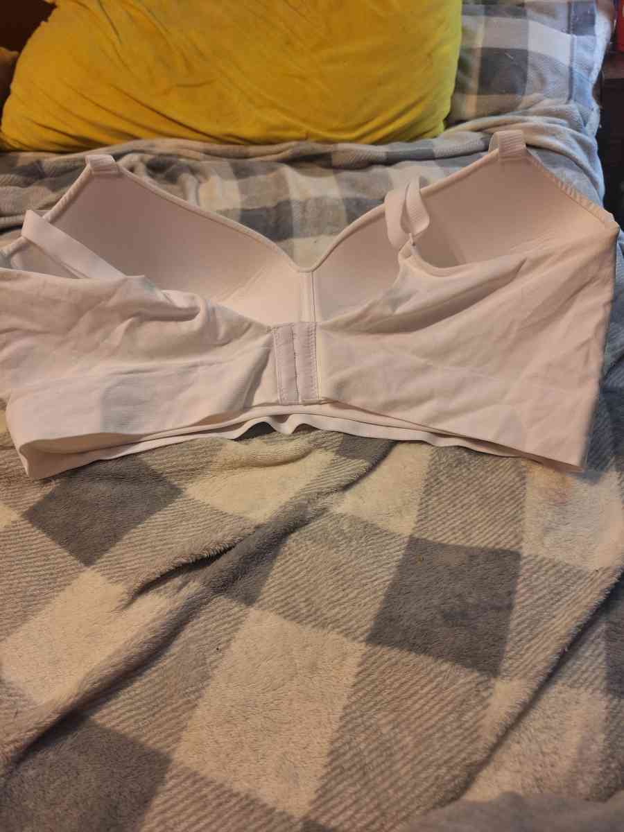 white bra - Berwick, Pennsylvania - FleaMarketBay