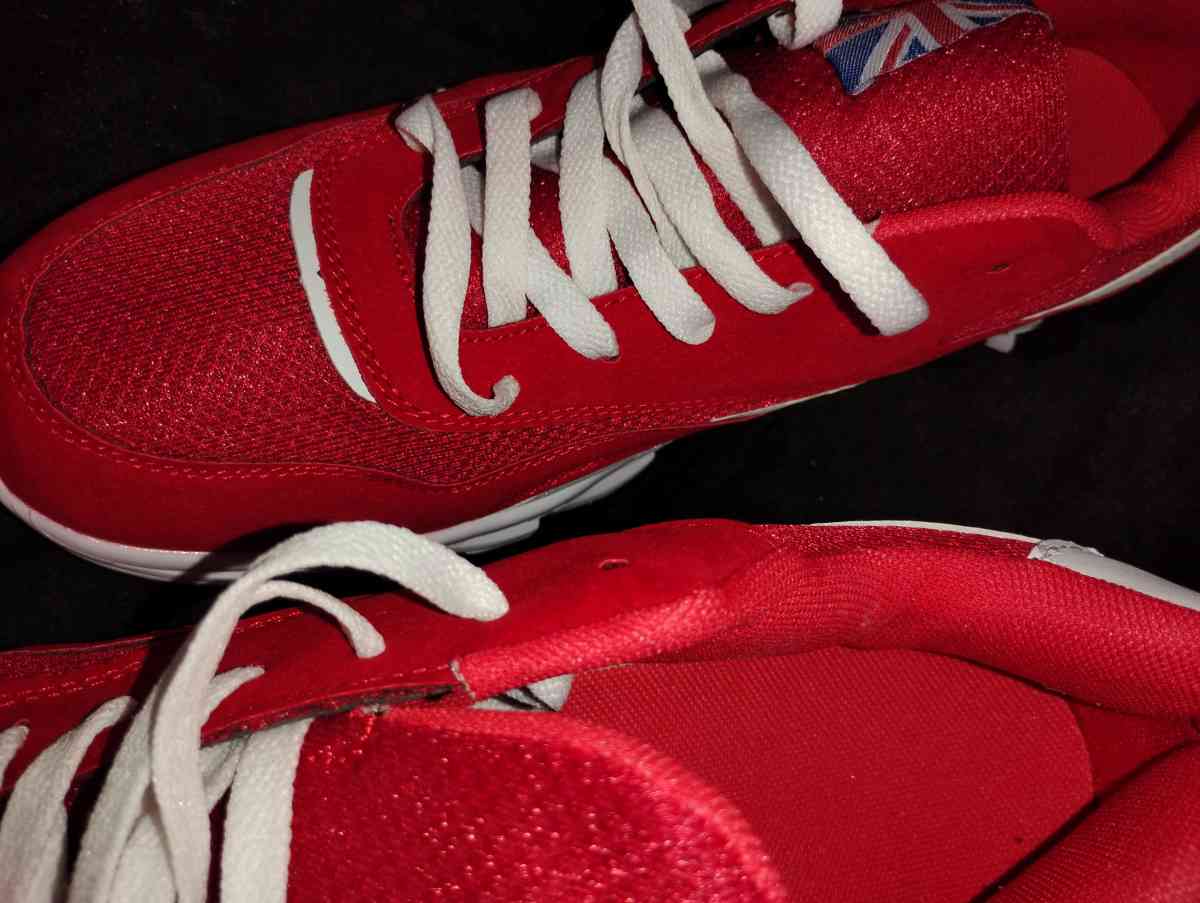 brand new tennis shoes - Saint Joseph, Missouri - FleaMarketBay