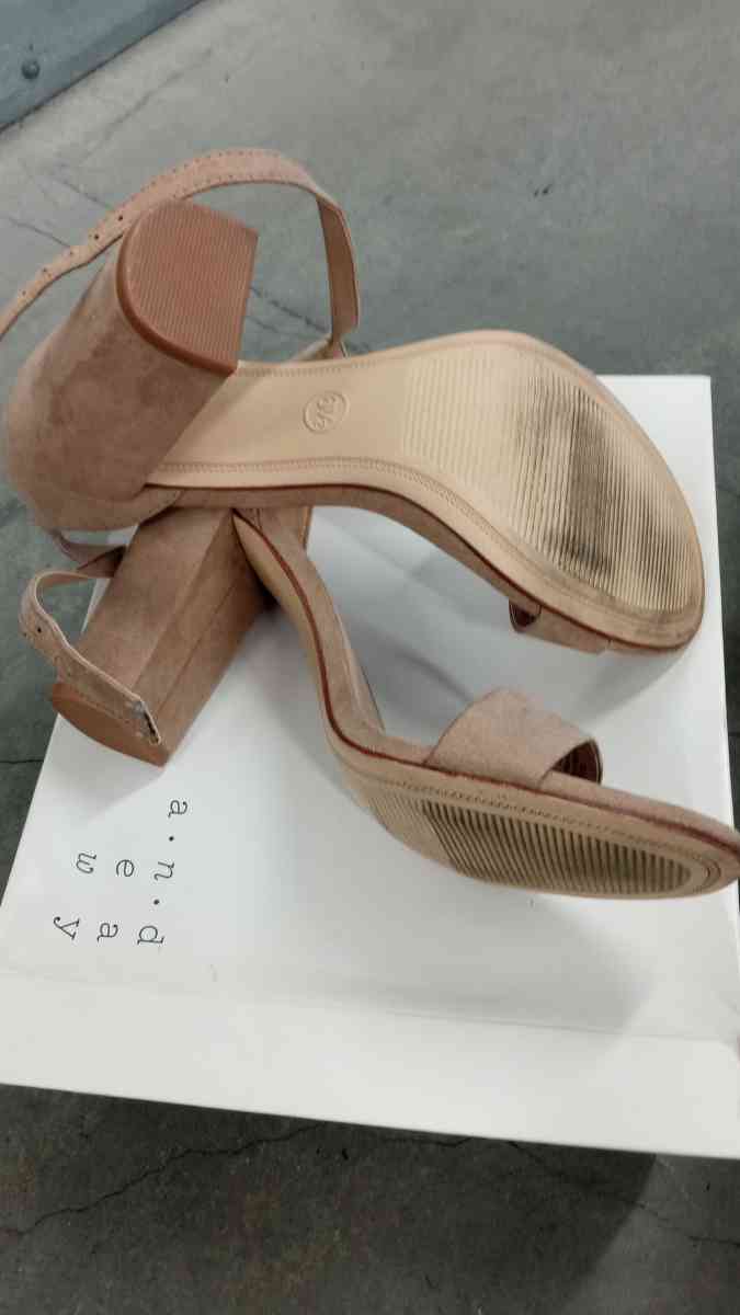 the 2 pair of sheaker for git - Belmont, California - FleaMarketBay