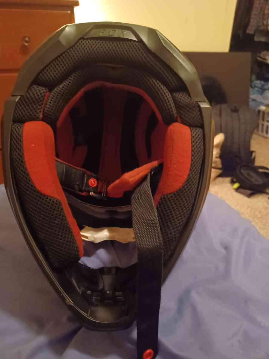 Fox v1 racing helmet - Fort Stockton, Texas - FleaMarketBay
