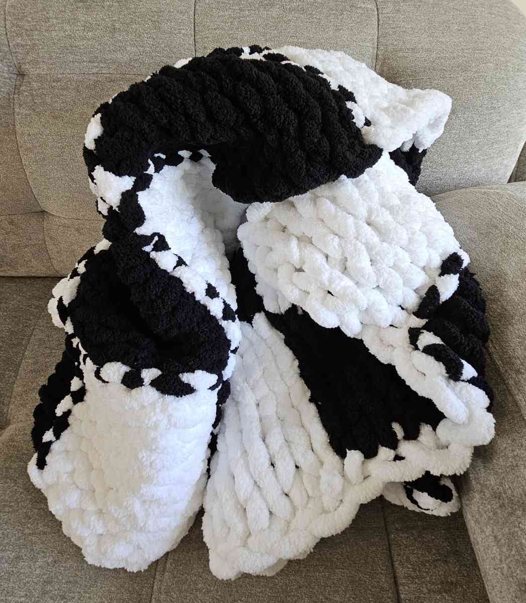Checkered Chenille Throw - Durham, North Carolina - FleaMarketBay