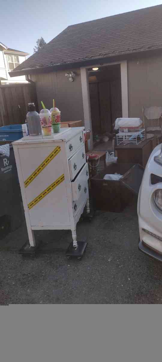 junk hauling and removal service - Santa Rosa, California - FleaMarketBay