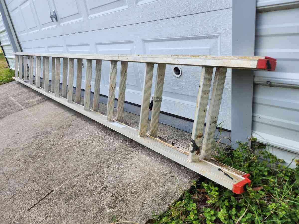 24Ft Aluminum Extension Ladder - Homosassa, Florida - FleaMarketBay
