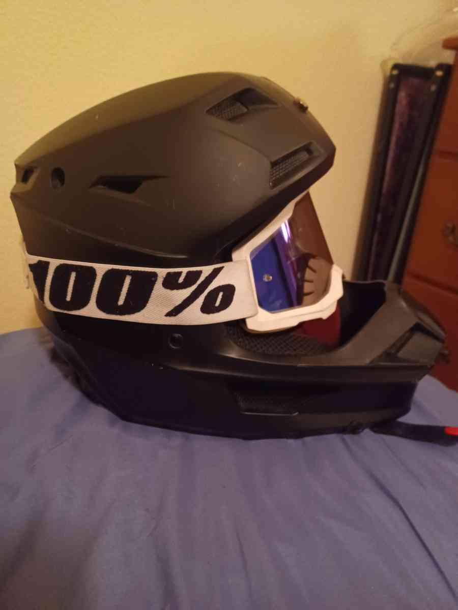 Fox v1 racing helmet - Fort Stockton, Texas