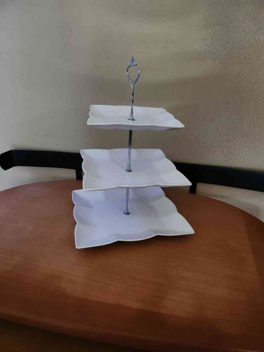 cupcake stand - Bloomington, California - FleaMarketBay