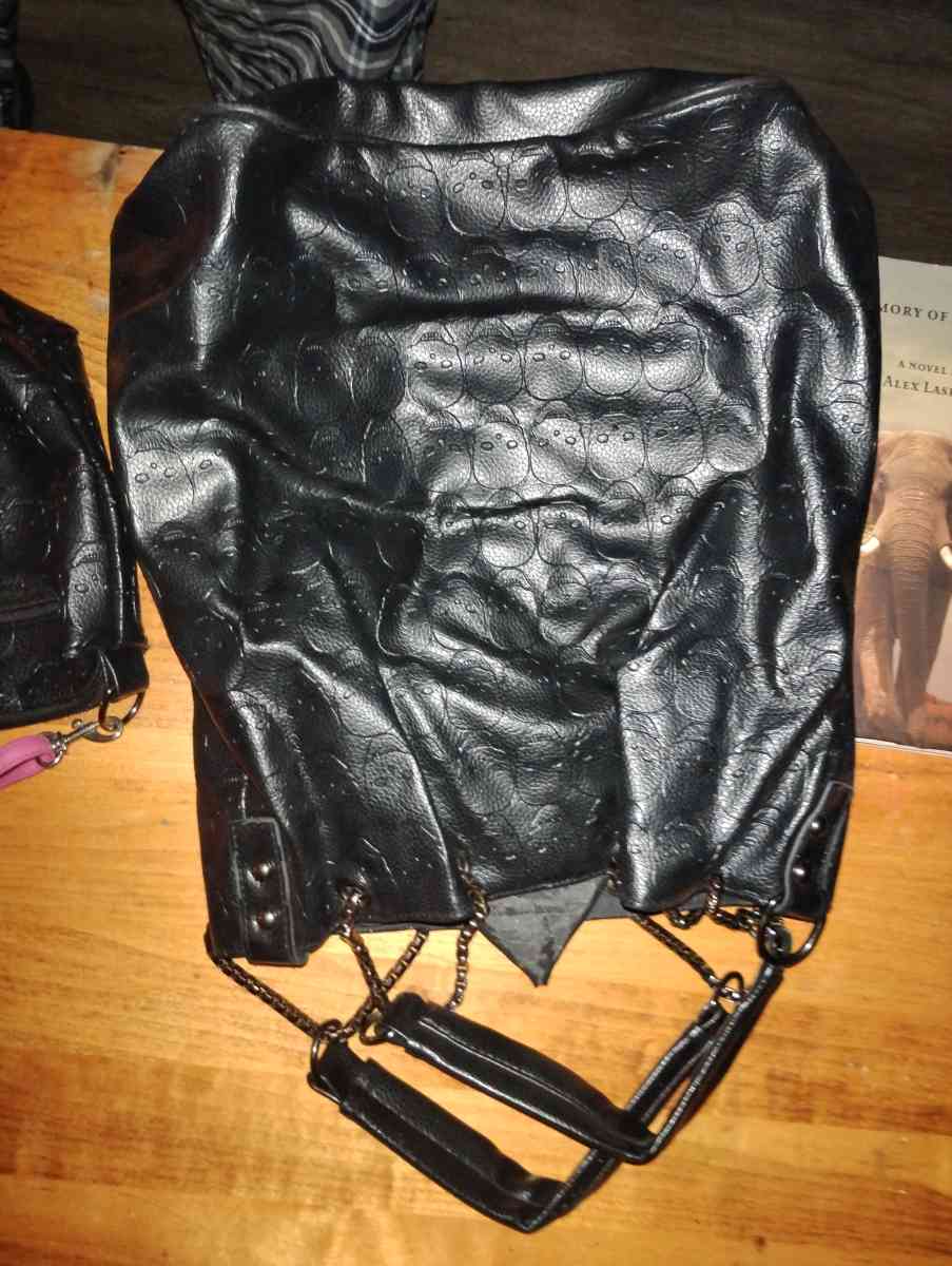 skull purses - Fort Wayne, Indiana - FleaMarketBay