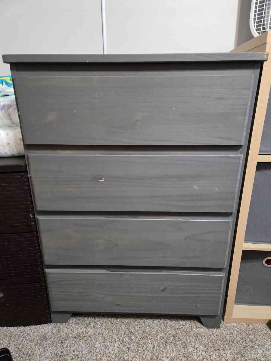 baby crib with matching dresser - South Lebanon, Ohio - FleaMarketBay