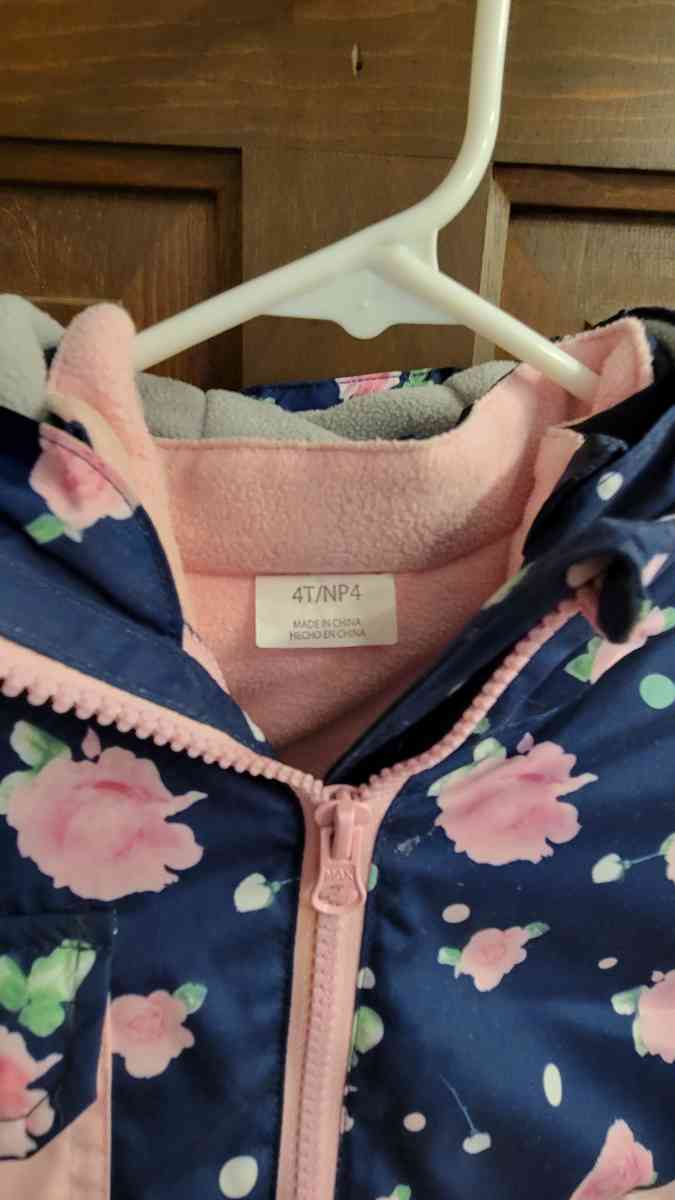 4T winter coat 2in1 with windbreaker attached - Glenshaw, Pennsylvania - FleaMarketBay