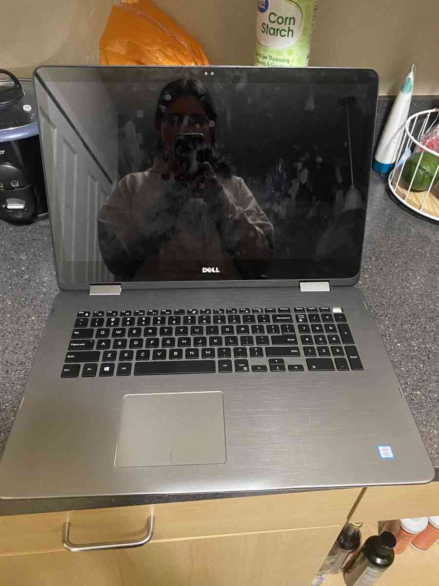 Inspiron Dell i7 8gen 2 in 1 - Elkhorn, Nebraska - FleaMarketBay