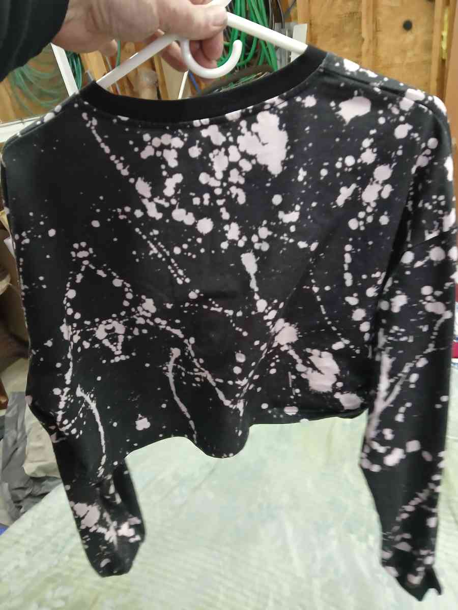 Shein long sleeve belly cut off - Methuen, Massachusetts - FleaMarketBay