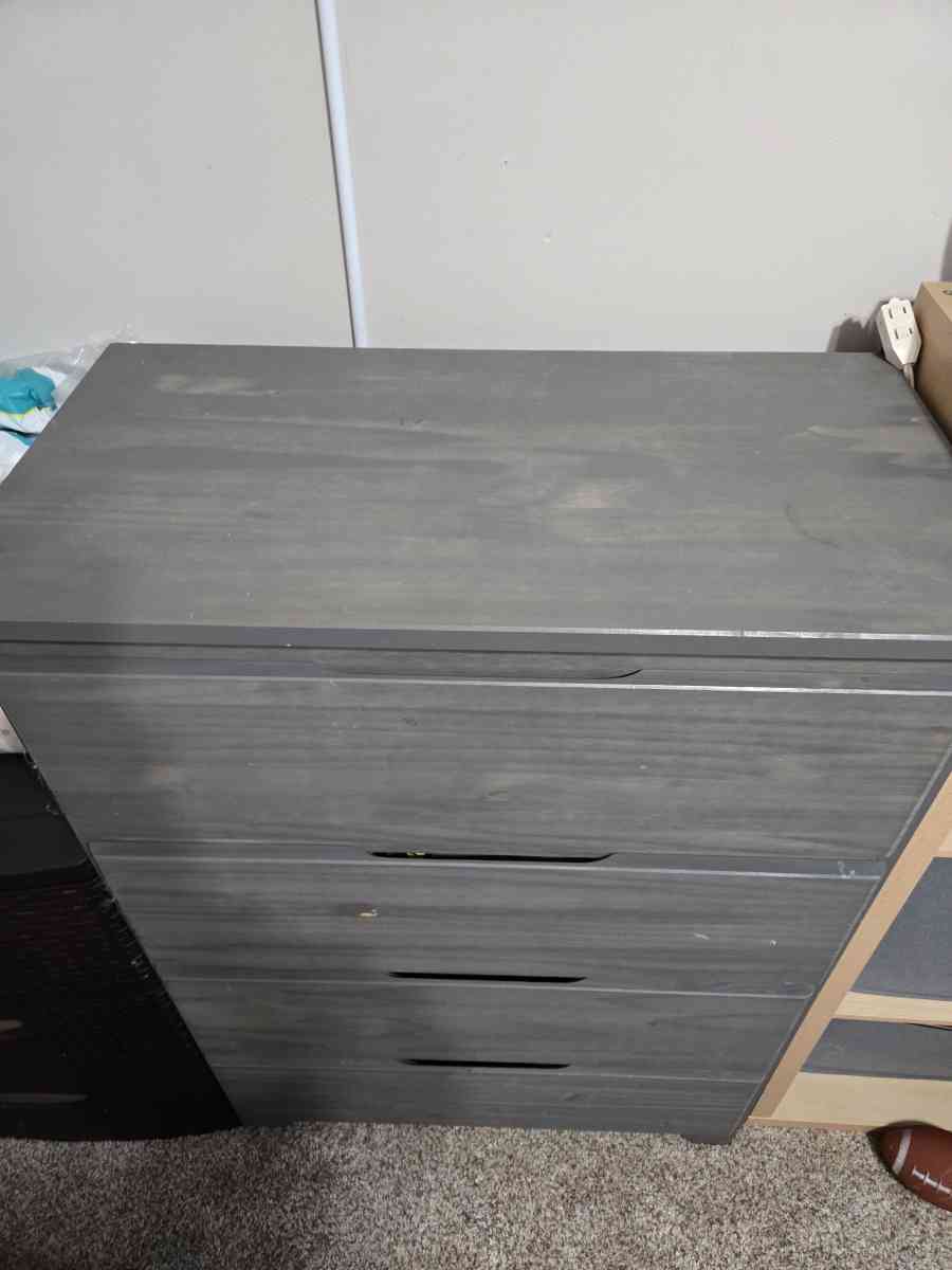 baby crib with matching dresser - South Lebanon, Ohio - FleaMarketBay