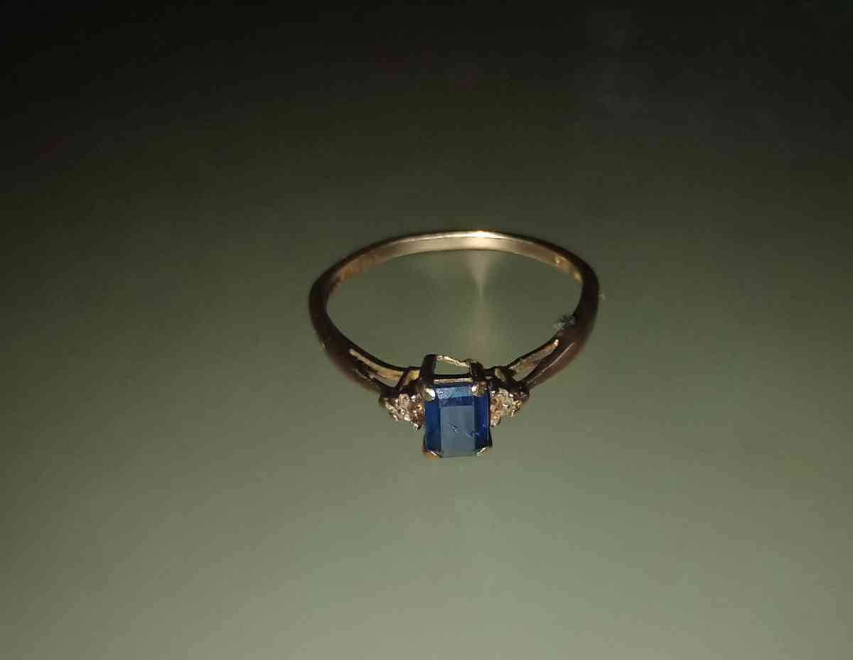 10 karat blue ring - Adamsville, Alabama - FleaMarketBay