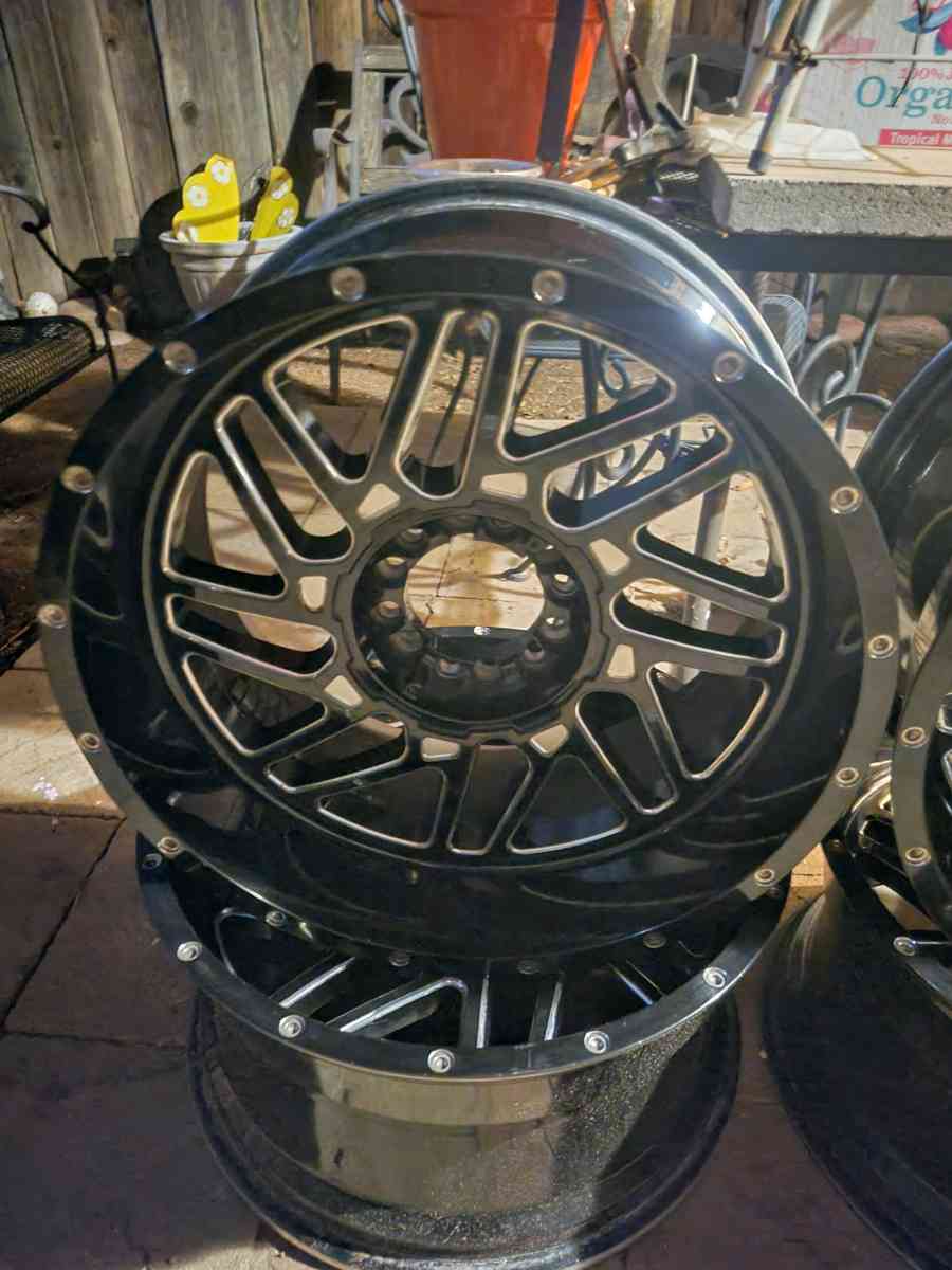 20 x10  wheels - Phoenix, Arizona